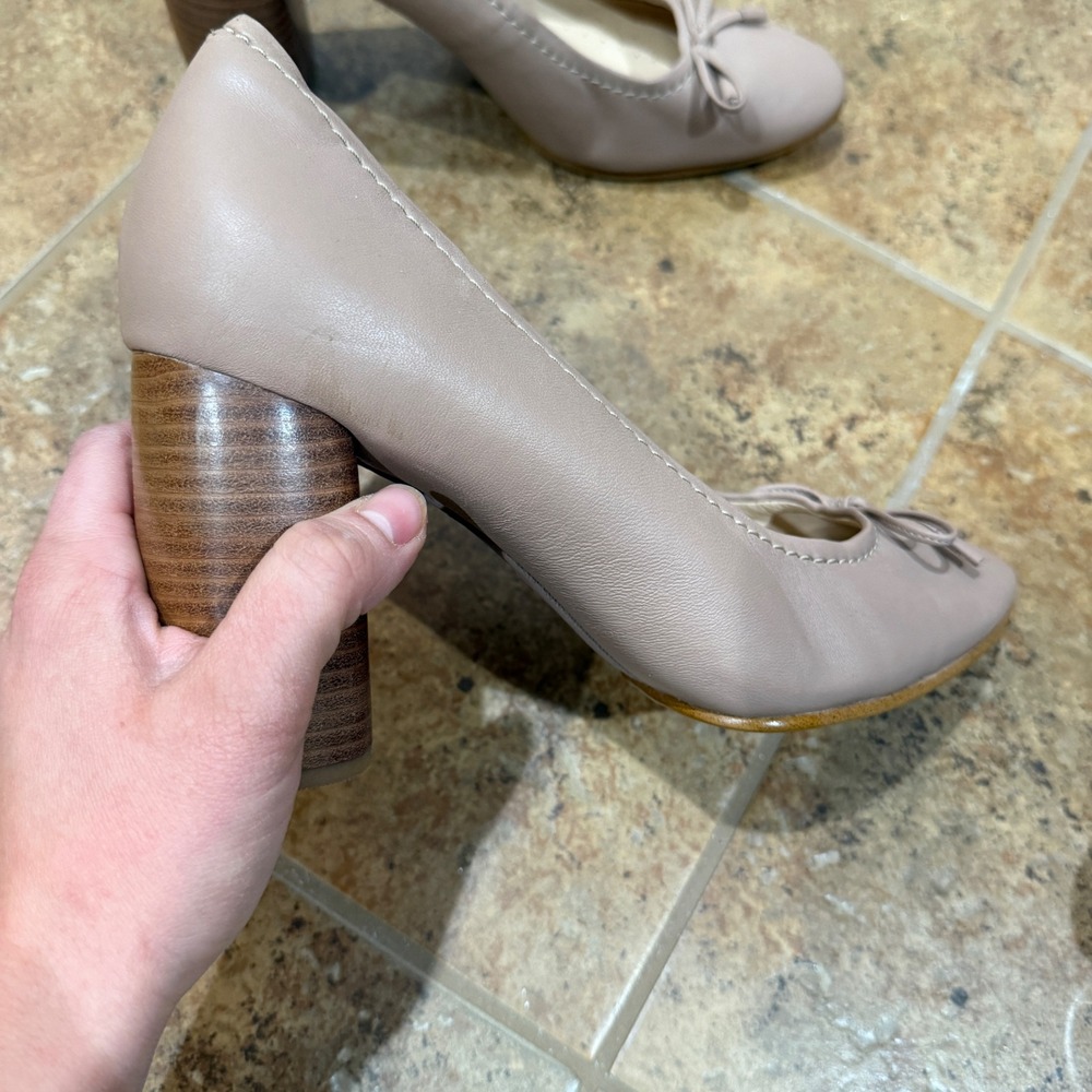 Clarks Grace Nina Nude Beige Leather Block Heel Bow Pumps Shoes Women 10M Career - Picture 3 of 12